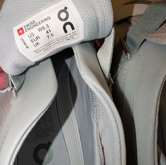 ON Cloud running cloudnova wrap leaf cumin 9.5 41 - Picture 5 of 8